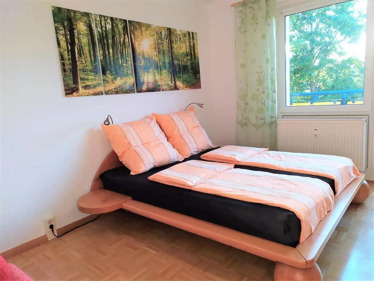 Helles Apartment mit Balkon am Großen Garten nahe Stadtzentrum Dresden