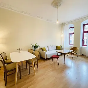  Apartment Stilvolle Altbauwohnung Am Rande Der Dresdner Neustadt
