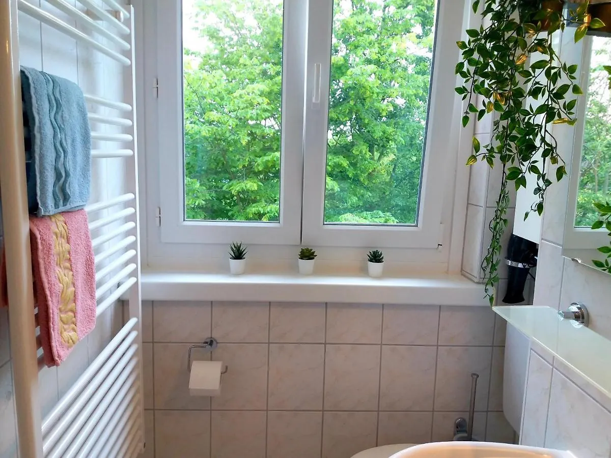 Helles Apartment Mit Balkon Am Grossen Garten Nahe Stadtzentrum Dresden 0*,  Germany